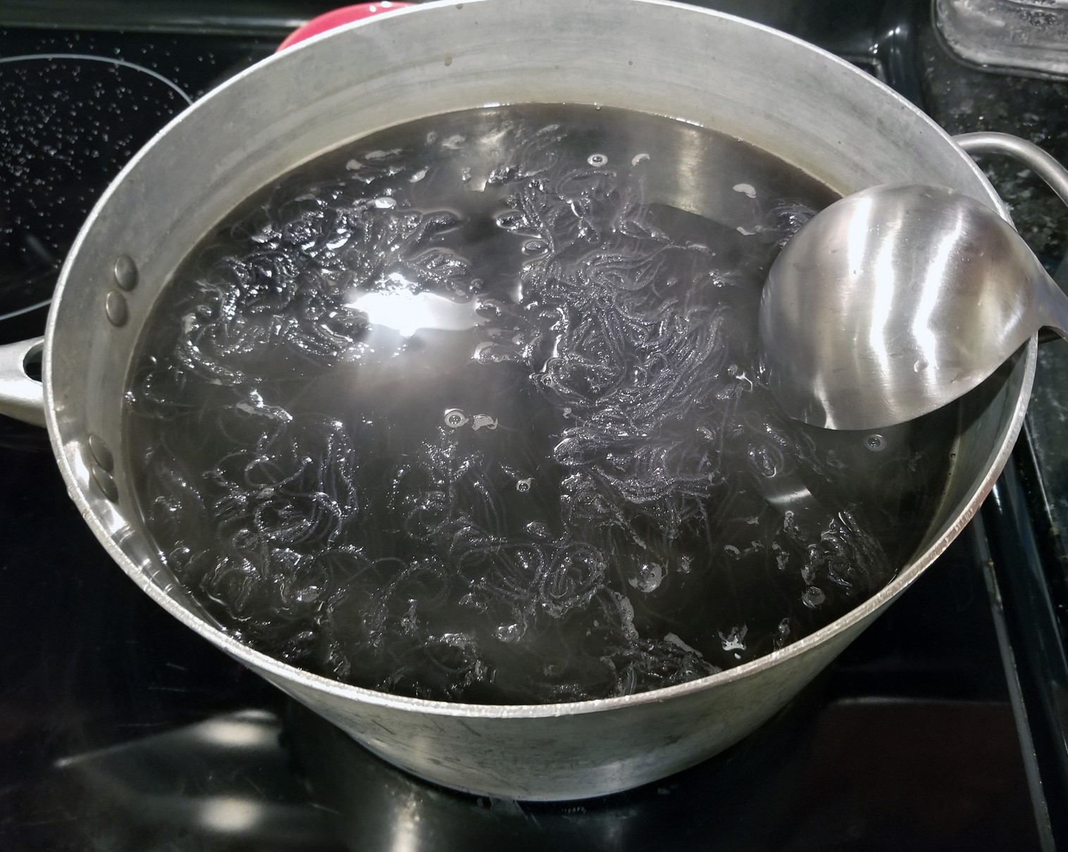 Dyeing yarn black